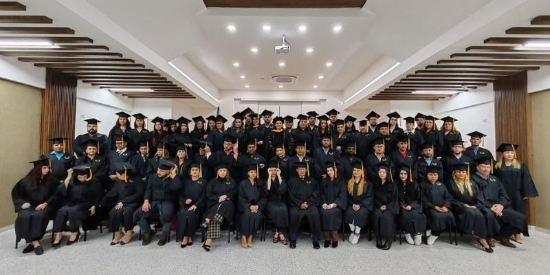 245 nuevos profesionales se gradúan en la XXXII Promoción de la UTH en Tegucigalpa