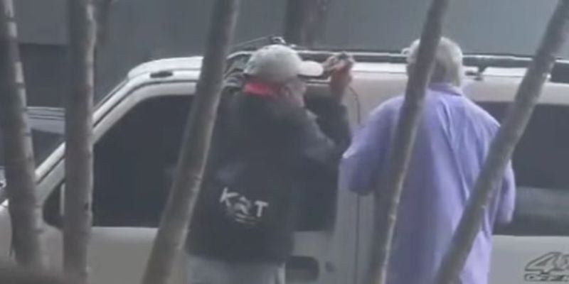 Video: Captan a ancianos intentando abrir un carro en Comayagüela