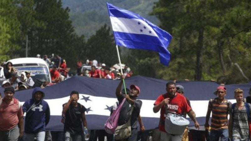 Unos 133 mil hondureños están retenidos en la frontera con USA