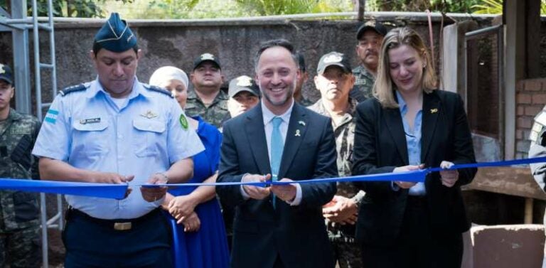 FFAA y Embajada de Israel inauguran remodelaciones para el Escuadrón Antibombas