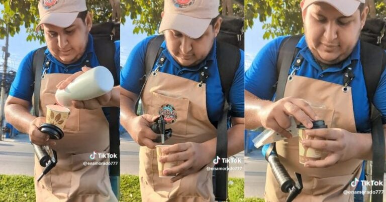 Ingenioso, sampedrano vende café con una mochila dispensadora