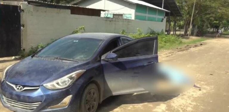 Bajan a hombre de carro y le disparan en La Lima, Cortés