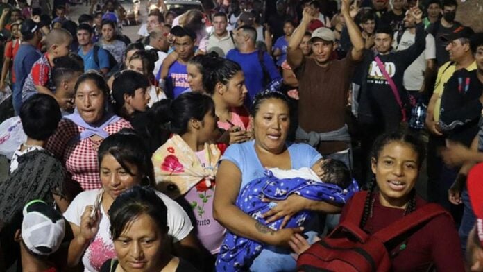 Migrantes celebran Navidad en frontera de México ante incertidumbre por Trump