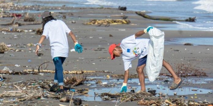 Tormentas en la zona norte dejan playas llenas de basura y afectan al turismo