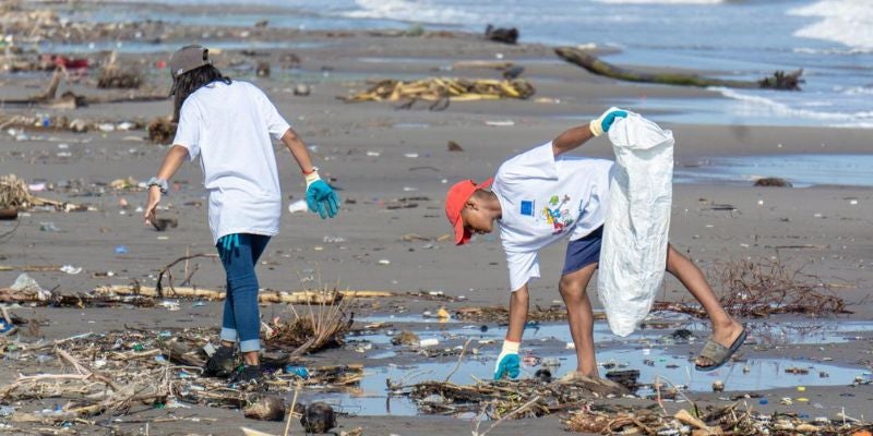 Tormentas en la zona norte dejan playas llenas de basura y afectan al turismo