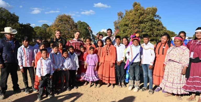 Presidenta de México restituye tierras a comunidades indígenas de la Sierra Tarahumara