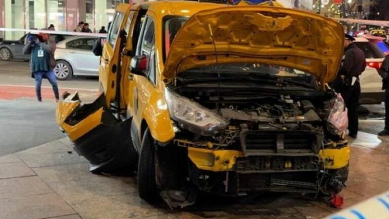 Un taxi atropella al menos a seis peatones el día de Navidad en Nueva York