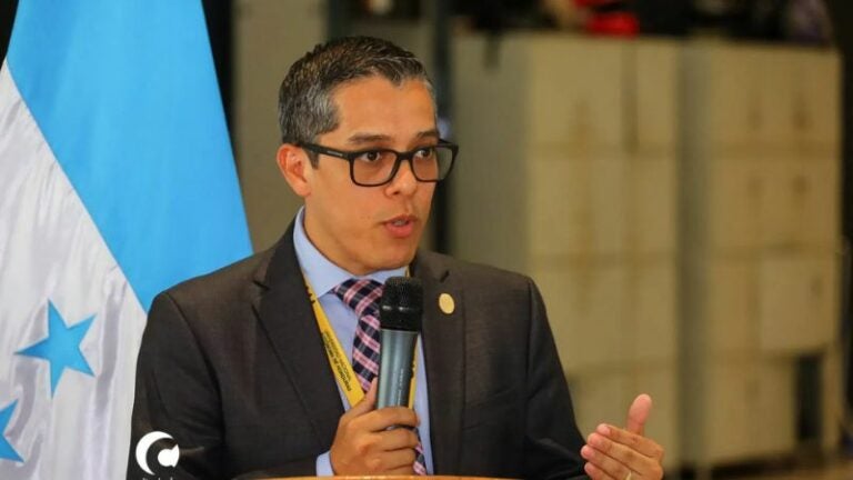 ¡UNAH en crisis! Rector exige transferencia de L1,400 millones