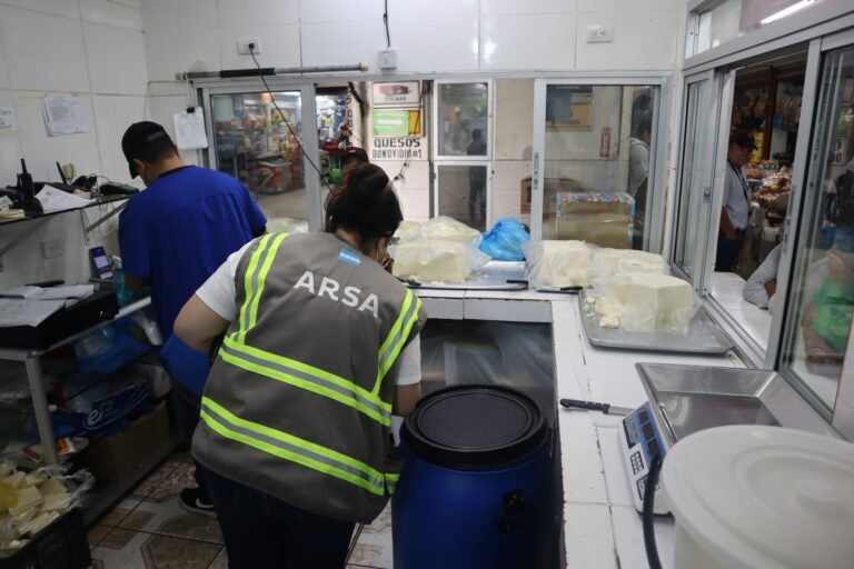 ARSA intensifica las inspecciones y procede a destruir productos vencidos