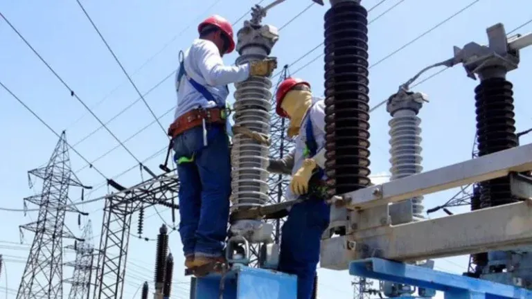 Sin energía eléctrica barrios y colonias en Cortés y Santa Bárbara