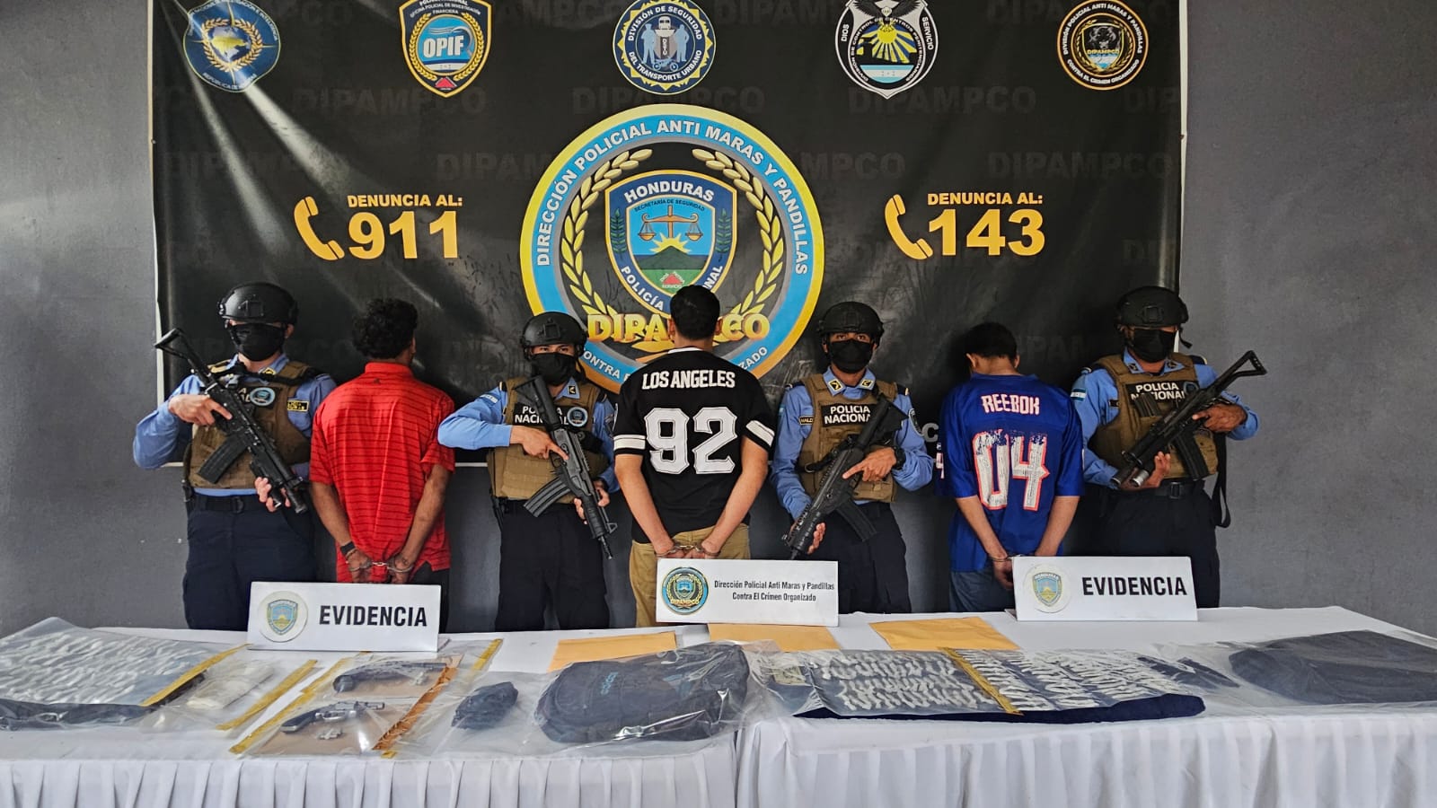 Grupos formados por jóvenes y adultos, conocidos como 'maras' o pandillas, dominan algunos barrios y colonias de Honduras con un modus operandi basado en el asesinato y la extorsión.