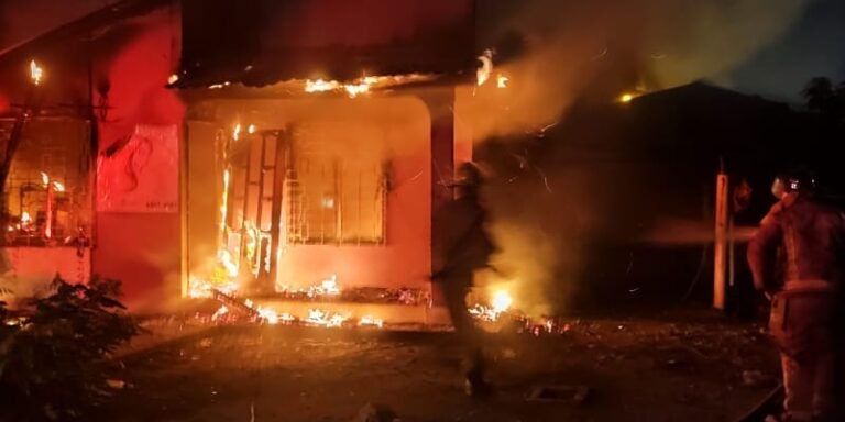 Navidad trágica: Incendio en Villanueva deja a familia sin hogar