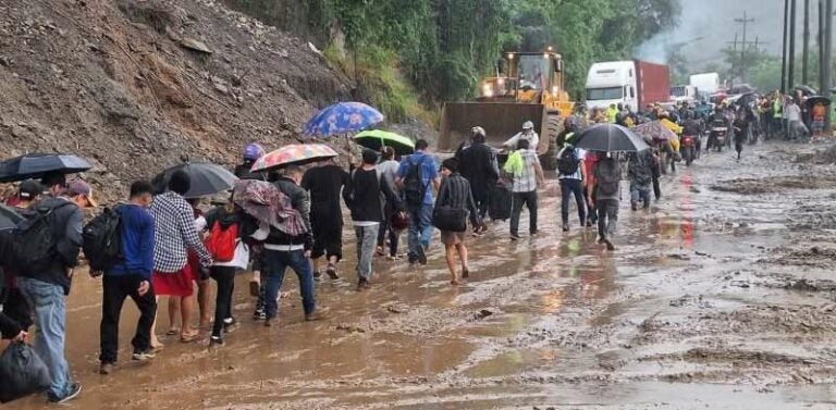 Por quinto día se mantiene caos por derrumbe en SPS: pobladores urgen soluciones