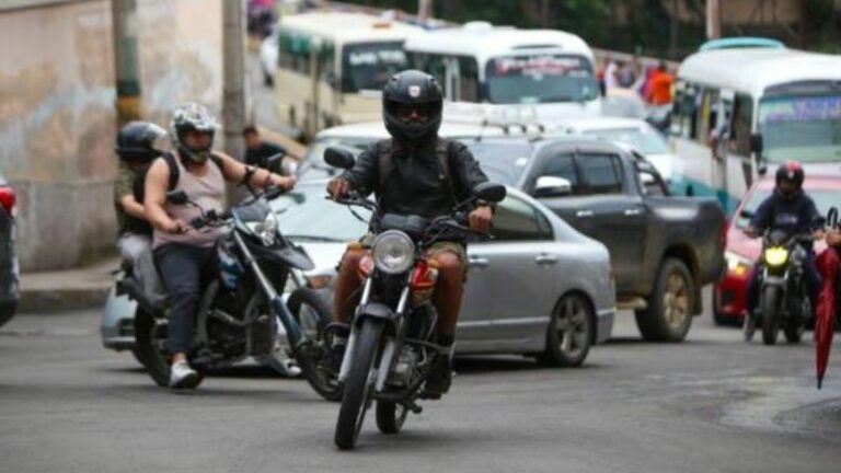 ¡Imprudencia en dos ruedas! Conductores denuncian el peligro de los motociclistas