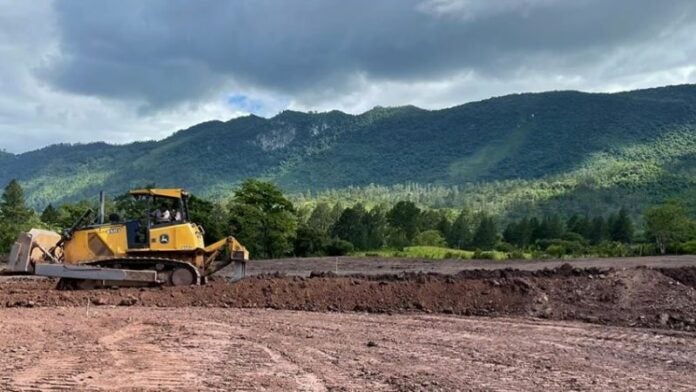 Constructoras amenazan con abandonar obras públicas