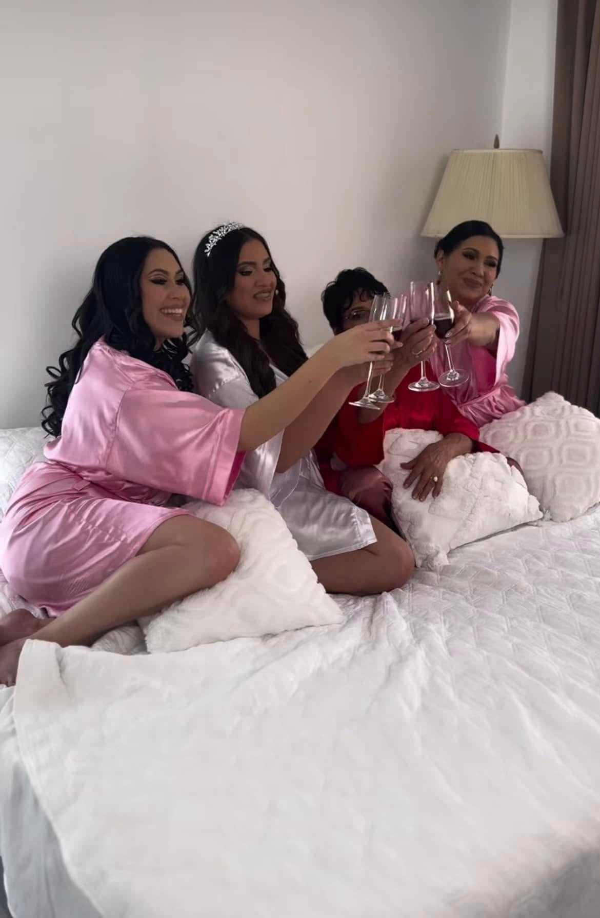 alejandra-mama-y-hermanas