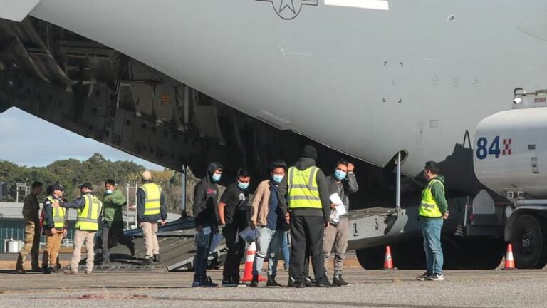 Colombia desautoriza entrada de aviones de USA con migrantes deportados y exige protocolo digno