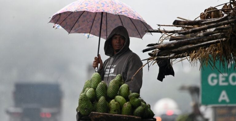 ¡A sacar abrigos y sombrillas! Frío intenso y lluvias marcarán este fin de semana en Honduras