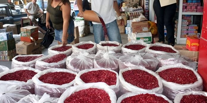 La medida de frijoles en el mercado Zonal Belén sube L 20