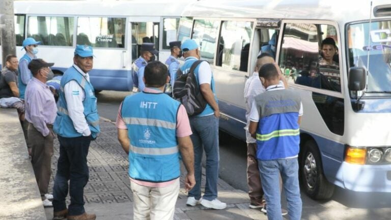 L130 millones anuales para buses ‘fantasmas’: el escándalo que sacude al IHTT