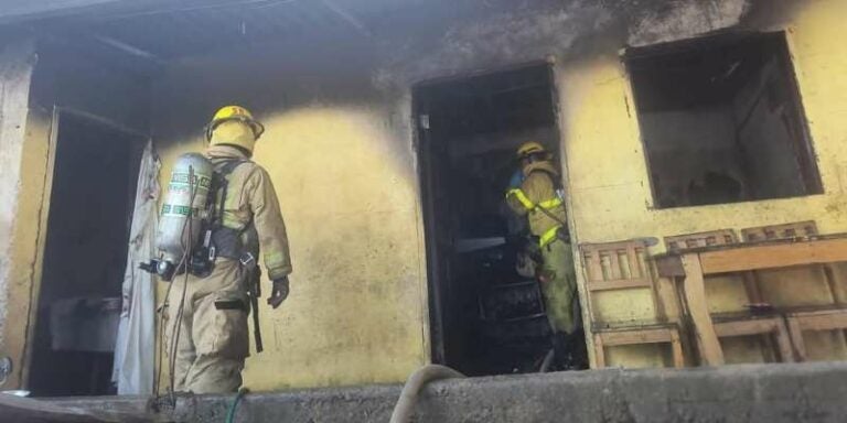 Madre e hijo resultan quemados tras incendio en su vivienda en La Ceiba