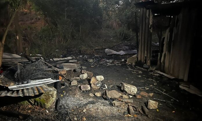 Incendio en Los Robles borracho quema casa