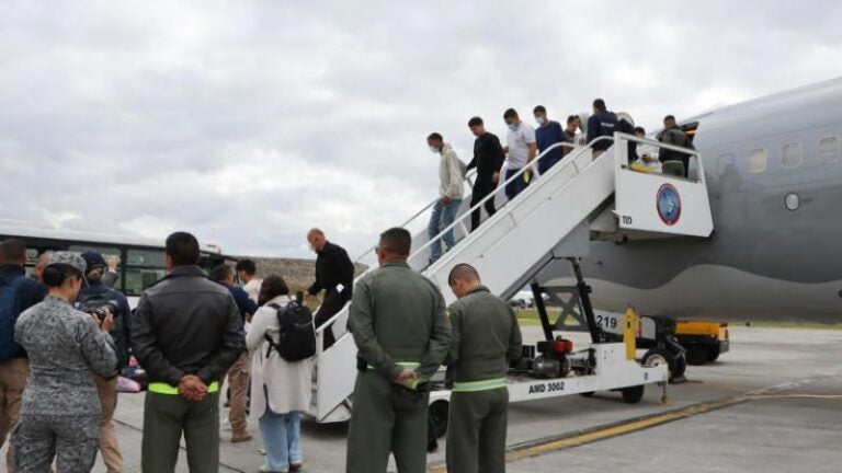 ¿A qué hora llegarán hoy los cuatro vuelos con hondureños deportados?