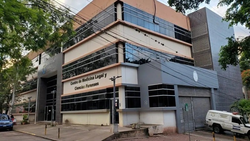 Hombre adicción al alcohol TGU