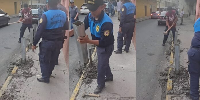 Retiran tubos instalados por negocios en aceras del centro histórico para evitar mal estacionamiento