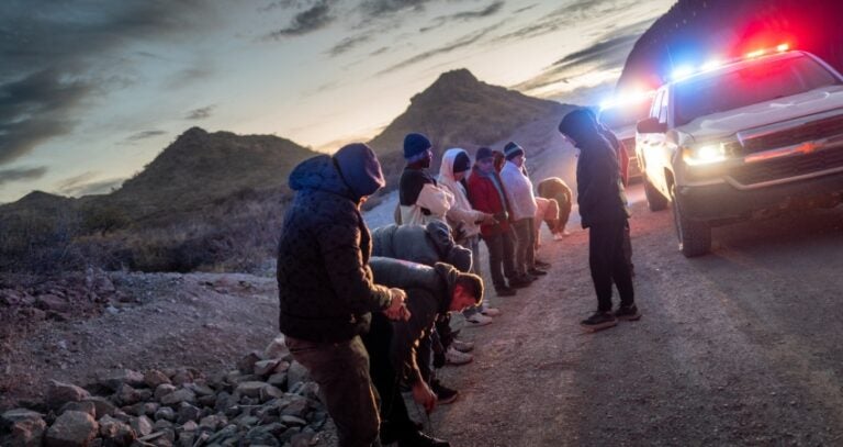 Más de 300 migrantes detenidos en primer día de redadas en Estados Unidos