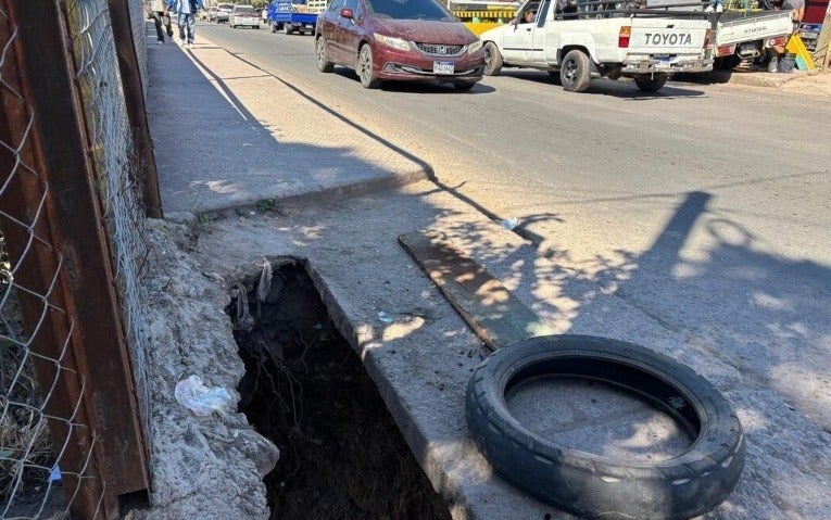 Puente en la San Miguel al borde del colapso: vecinos temen una tragedia