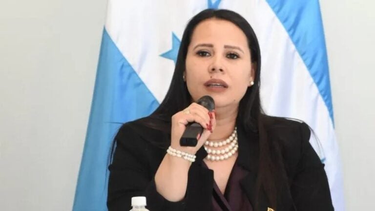 Responsabilizan a exministra de la SETRASS por crisis en el SITRAUNAH