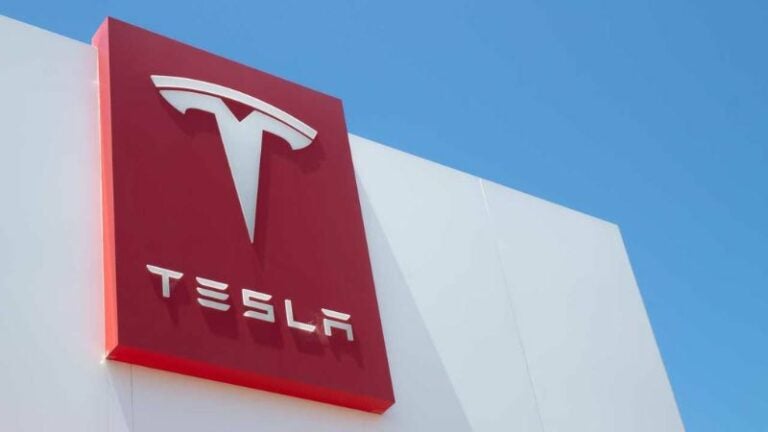 Tesla enfrenta su primera caída de ventas en 9 años