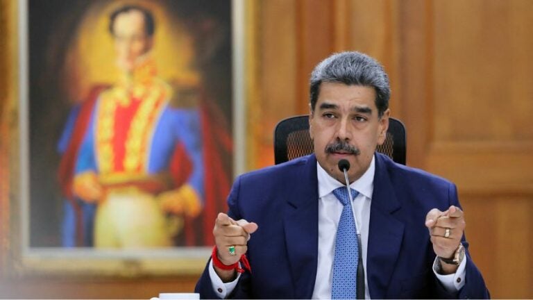 Comisión hondureña toma posesión Maduro