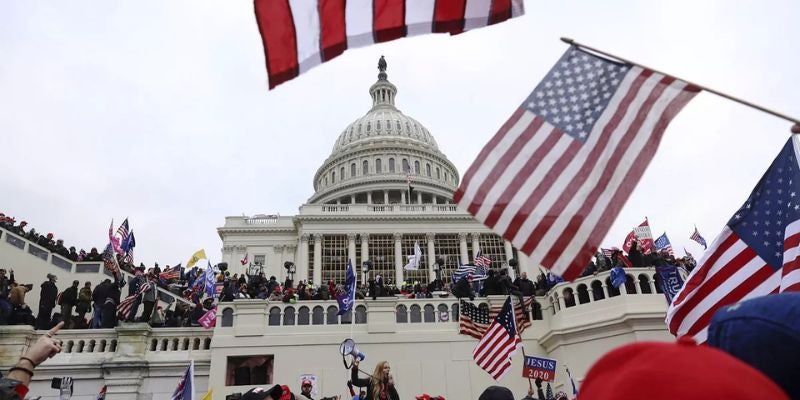 Indultado por Trump pierde la vida en tiroteo con la policía tras no detenerse en un control