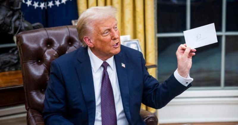 Trump valora gesto de Biden con bonita carta en Despacho Oval