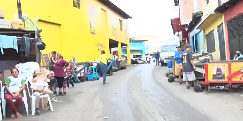 Desamparo y pobreza lleva a una familia a realizar un velatorio en una calle de la capital