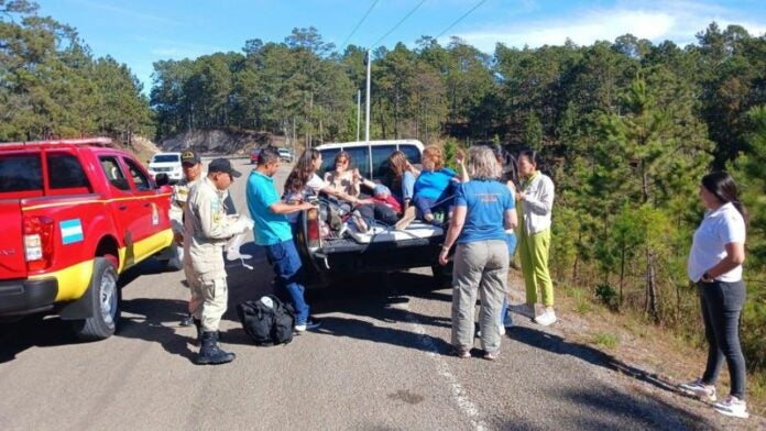 Personas heridas tras volcadura de camioncito en Intibucá