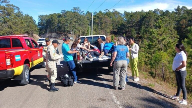 Personas heridas tras volcadura de camioncito en Intibucá