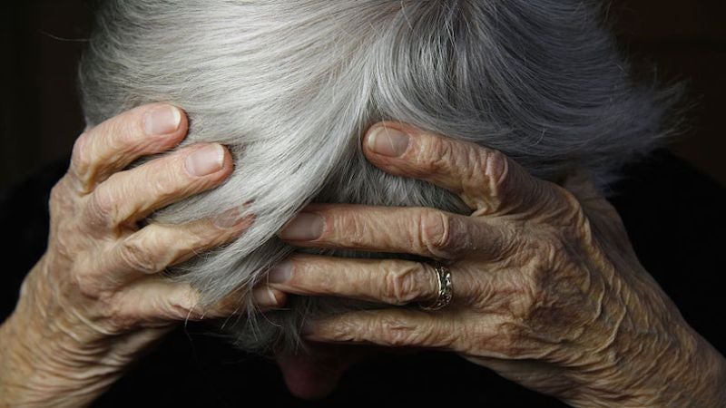 adultos mayores denuncian violaciones
