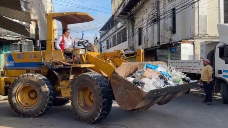 Fin de año caótico en basura: 35 toneladas de desechos inundan mercados capitalinos