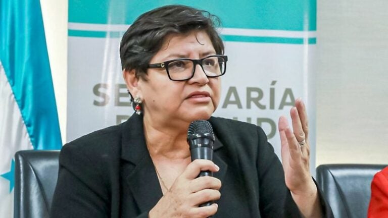 Ministra amenaza: Estudiantes de la UNAH perderán sus becas si abandonan el Mario Mendoza