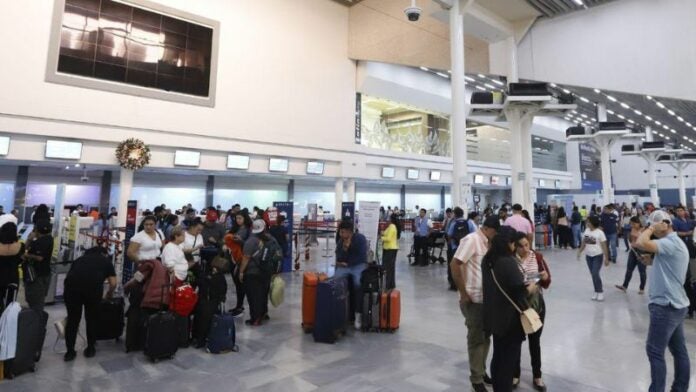 pasajeros varados aeropuerto Ramón Villeda Morales