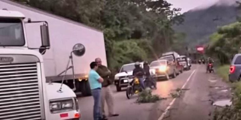 Protestan por reparación de la carretera CA-4: «Ya no aguantamos el gasto de gasolina»