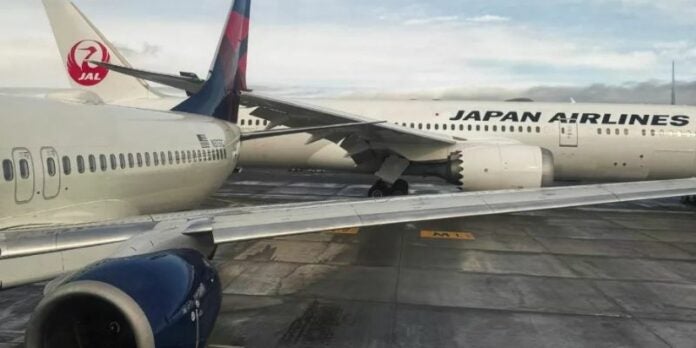 Avión de Japan Airlines y Aeronave de Delta Colisionan en el Aeropuerto de Seattle-Tacoma