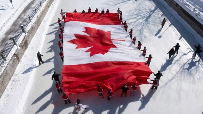 Canadá celebra el 60 aniversario de su bandera en un contexto de desafíos políticos