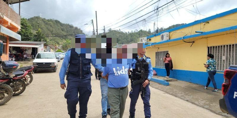 Captura a hombre por abusar sexualmente de su hijo de 9 años y su hijastra de 11 años en El Paraíso