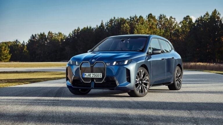 BMW iX, el SUV eléctrico de lujo con hasta 700 km de autonomía