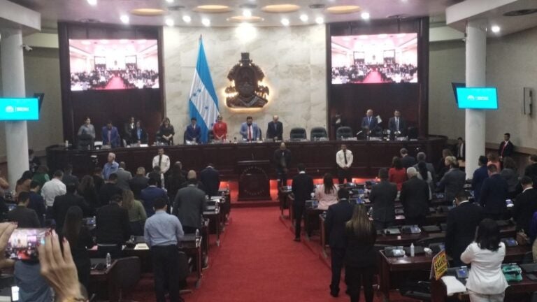 Aprueban cambio de plazos para DNI