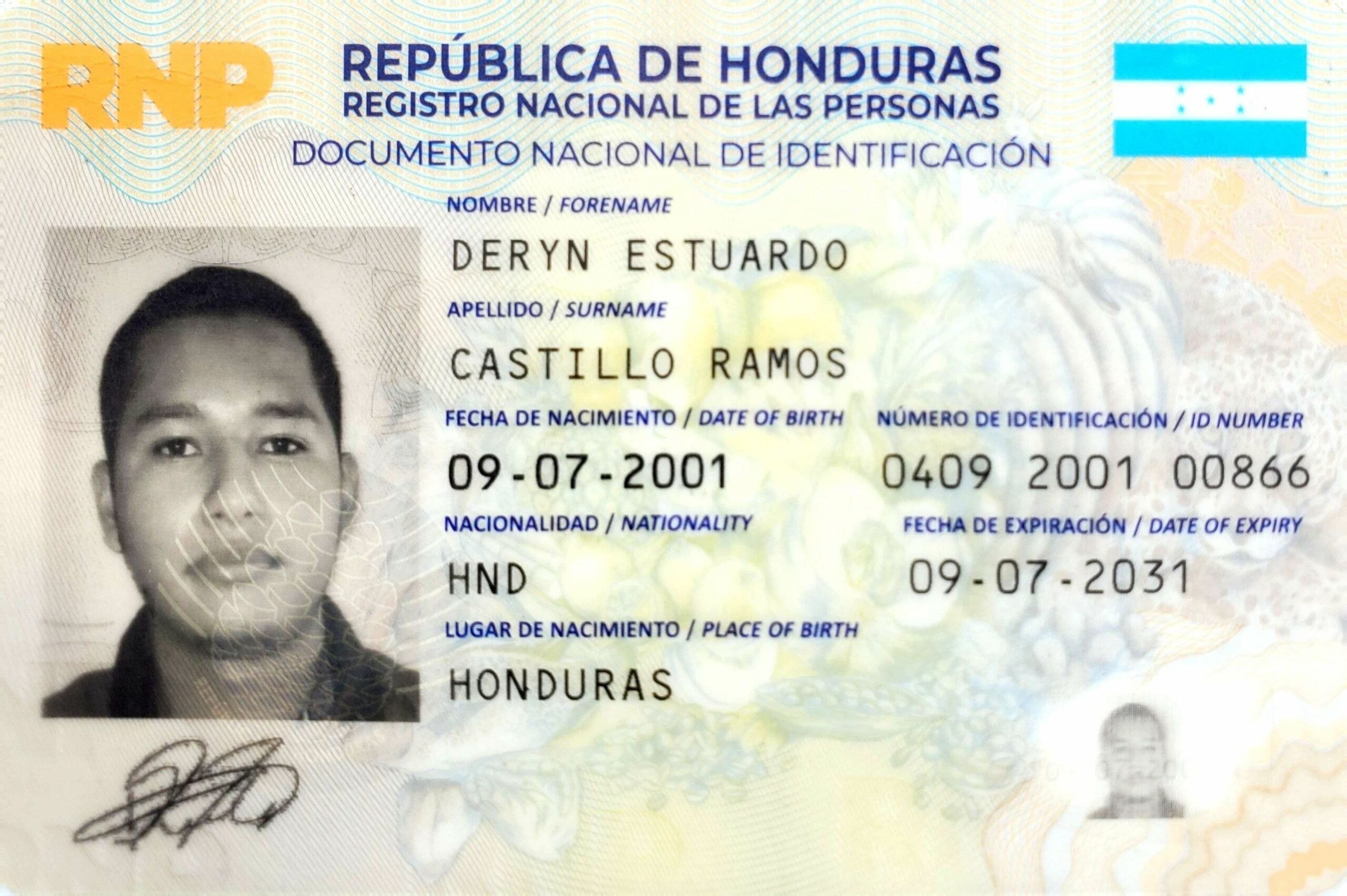 DNI de Deryn Estuardo Castillo Ramos. 